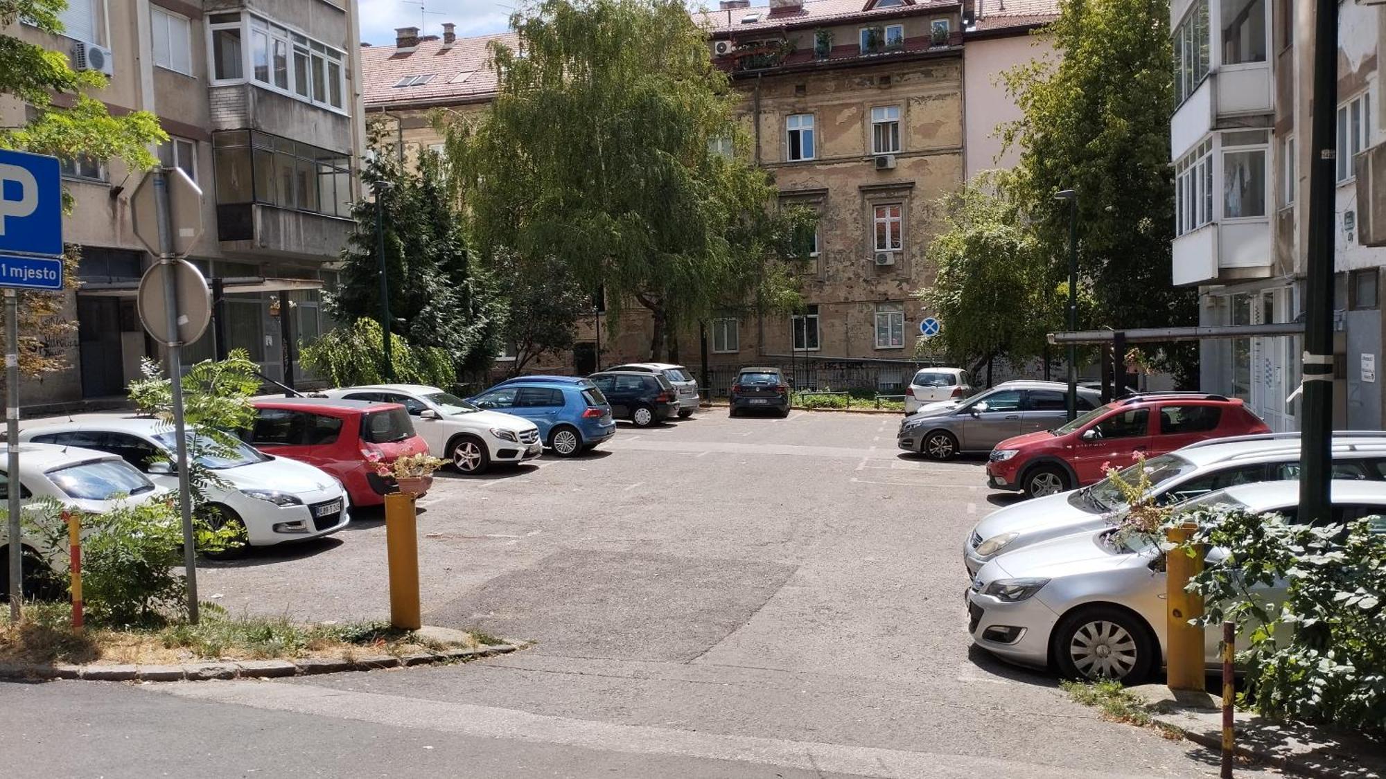 Quiet Apartment In City Center, Free Private Parking Sarajevo Bagian luar foto