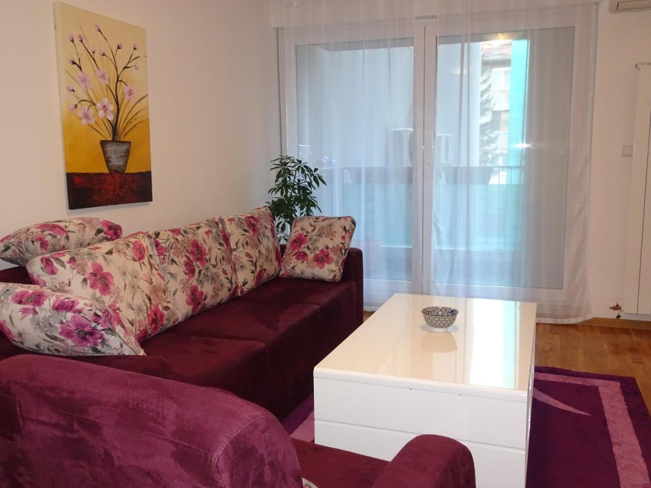 Quiet Apartment In City Center, Free Private Parking Sarajevo Bagian luar foto