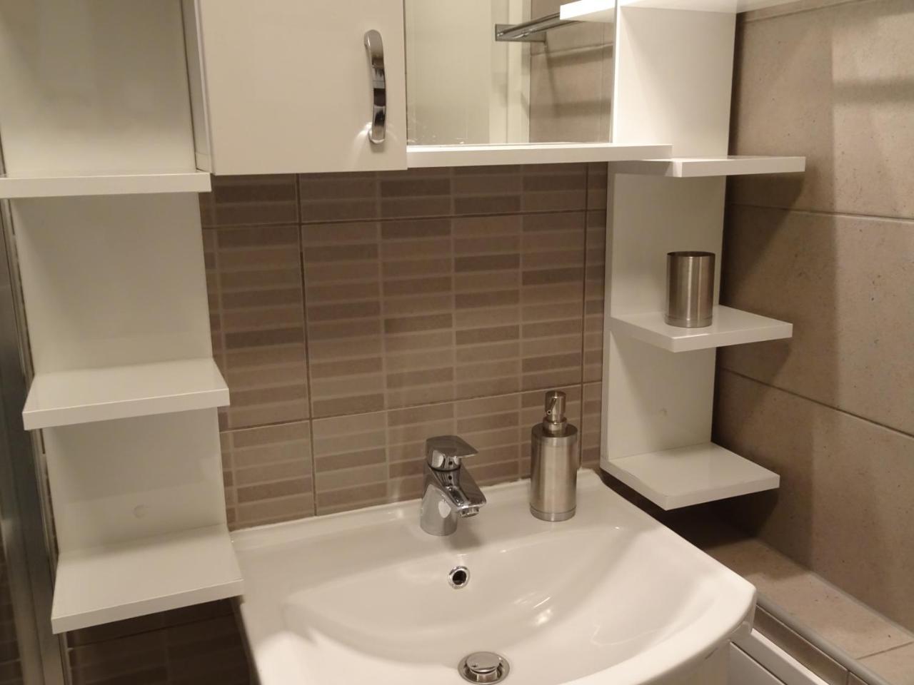 Quiet Apartment In City Center, Free Private Parking Sarajevo Bagian luar foto