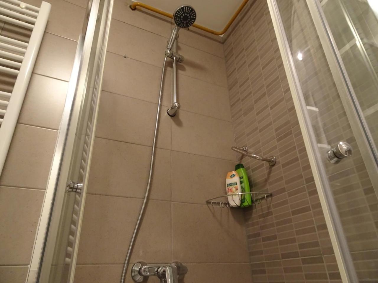 Quiet Apartment In City Center, Free Private Parking Sarajevo Bagian luar foto