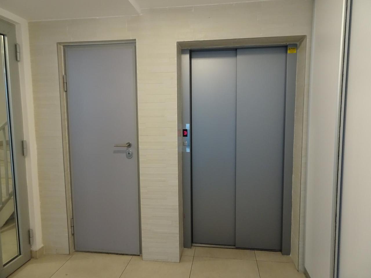 Quiet Apartment In City Center, Free Private Parking Sarajevo Bagian luar foto