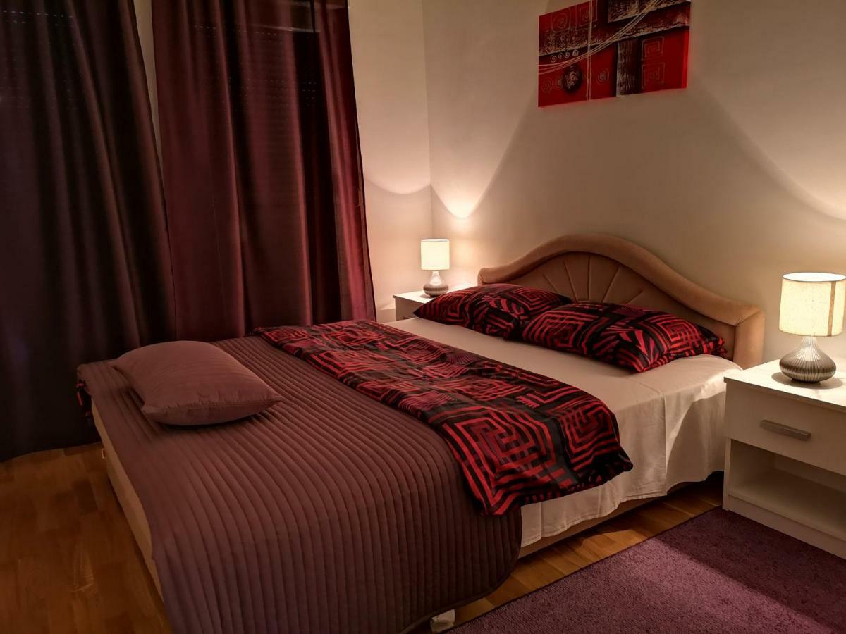 Quiet Apartment In City Center, Free Private Parking Sarajevo Bagian luar foto